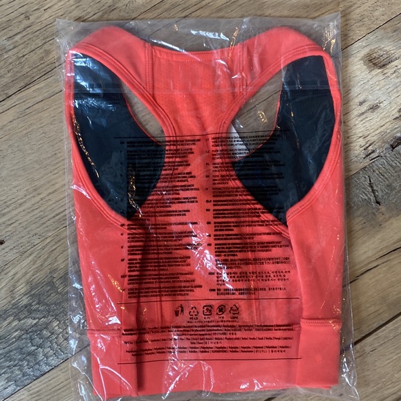 NWT- REEBOK RUNNING BRA - Picture 2 of 4